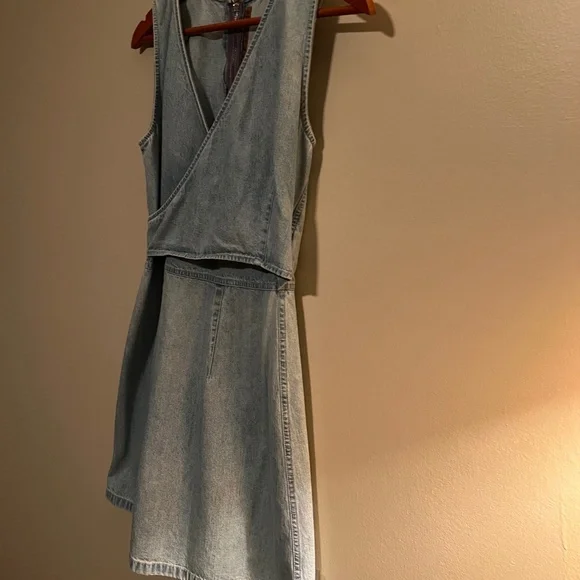 Anne Klien Denim Sleeveless Crisscross Front W/ Full Zipper Back Jumper - Size 2 - Picture 2 of 8